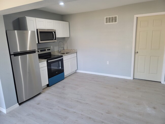 1825 14th Ave in Vero Beach, FL - Foto de edificio - Building Photo