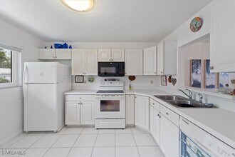 307 Goodlette-Frank Rd in Naples, FL - Building Photo - Building Photo