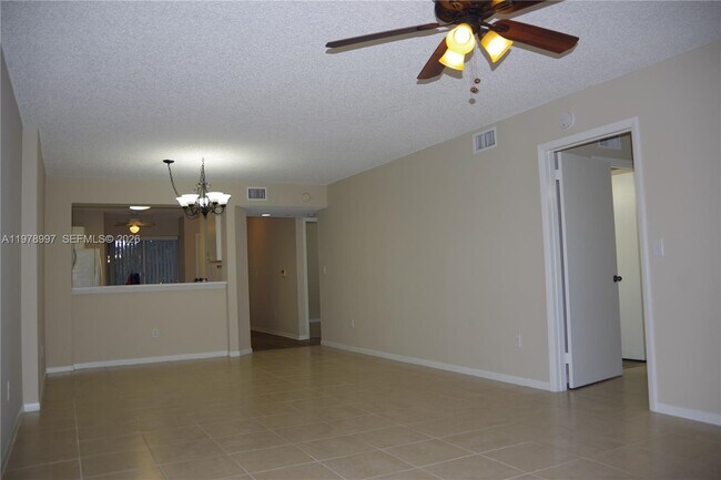 9511 Weldon Cir in Tamarac, FL - Building Photo - Building Photo
