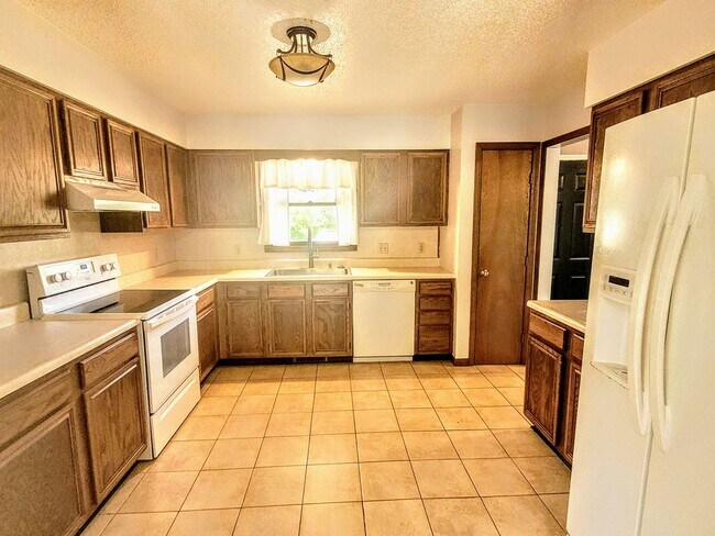 102 Courtney Ct in Waynesville, MO - Building Photo - Building Photo