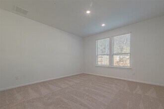 325 Maple Bark Trl in Willis, TX - Foto de edificio - Building Photo