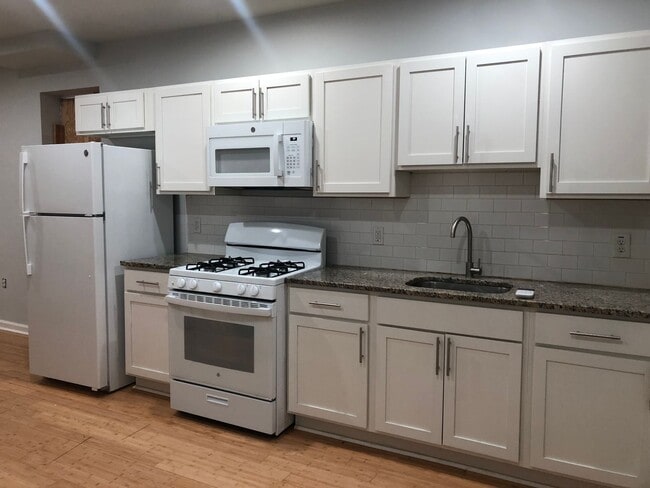 200 Harmison St in Baltimore, MD - Building Photo - Building Photo