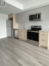 2000 Bathurst St in Toronto, ON - Building Photo - Building Photo