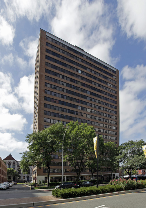 Montgomery Towers Apartments in Jersey City, NJ - Building Photo