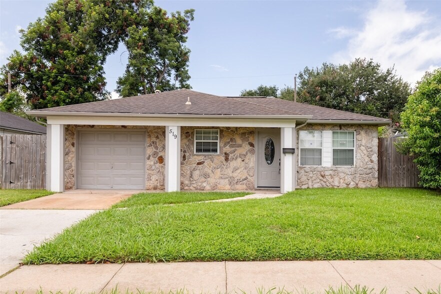 519 Guyer St in Sugar Land, TX - Building Photo