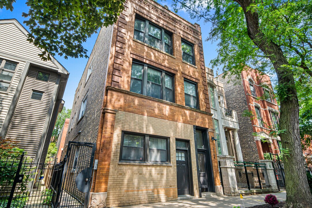 2144 W Potomac Ave in Chicago, IL - Foto de edificio