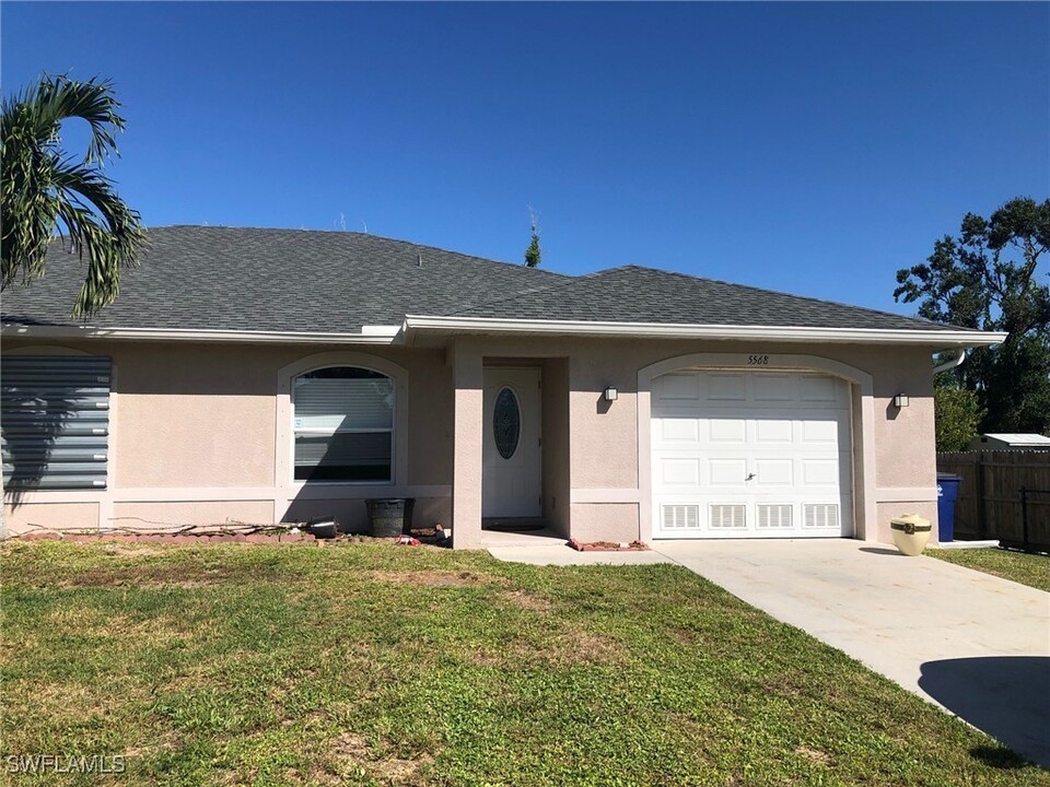 5568 Judith Rd in Bokeelia, FL - Foto de edificio