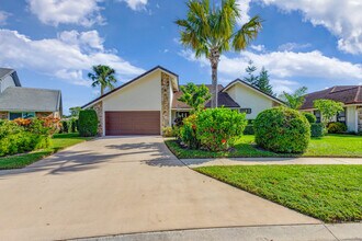 12870 La Rochelle Cir in West Palm Beach, FL - Foto de edificio - Building Photo