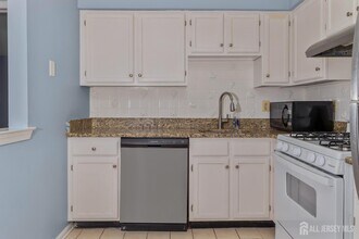 734 Waterford Dr in Edison, NJ - Building Photo - Building Photo