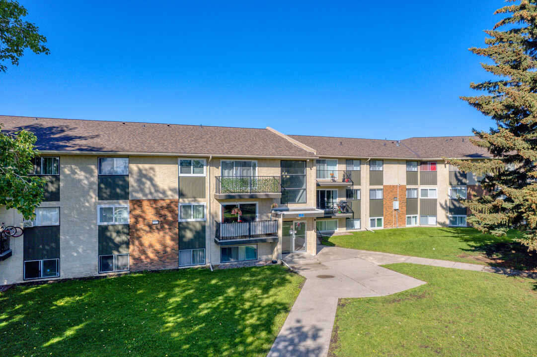 Mountainview Apartments in Calgary, AB - Building Photo