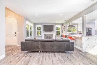 1207 Greenacre Ave in West Hollywood, CA - Building Photo - Building Photo