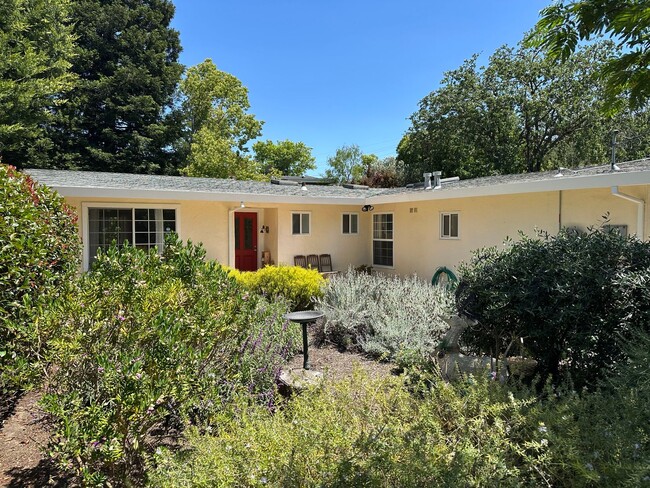 535 Sunset Pkwy in Novato, CA - Building Photo - Building Photo