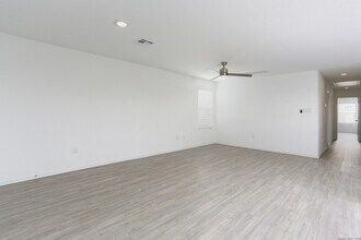 6503 Scarecrow Wy in San Antonio, TX - Foto de edificio - Building Photo