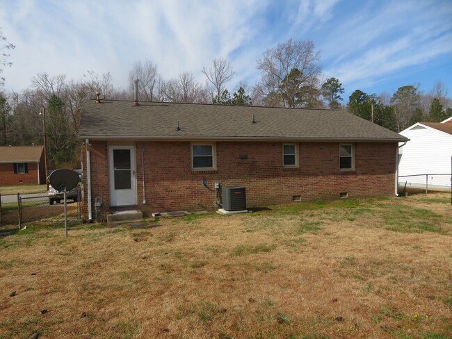 118 Sadler Ave in Colonial Heights, VA - Building Photo - Building Photo