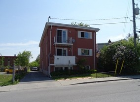 77 Cowdy St Apartments