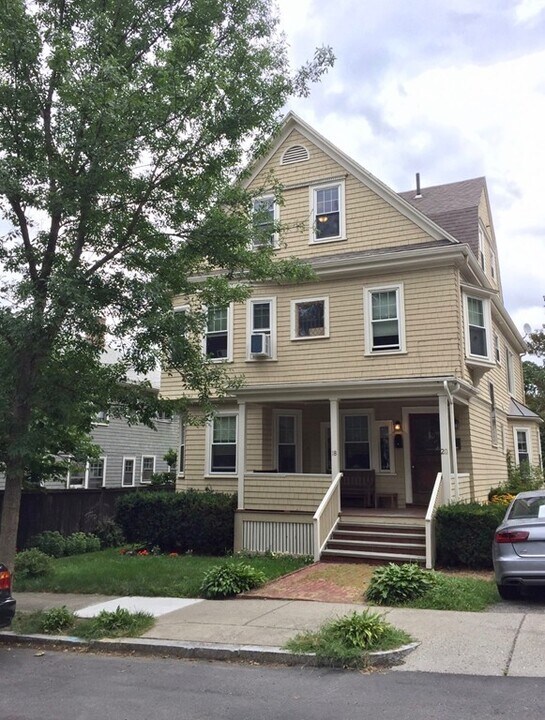 18 Oakland St, Unit 18 in Newton, MA - Building Photo