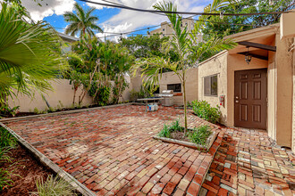 823 NE 19th Ave in Fort Lauderdale, FL - Building Photo - Building Photo