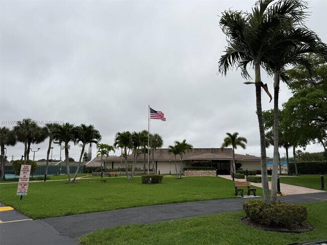 property at 5220 Las Verdes Cir