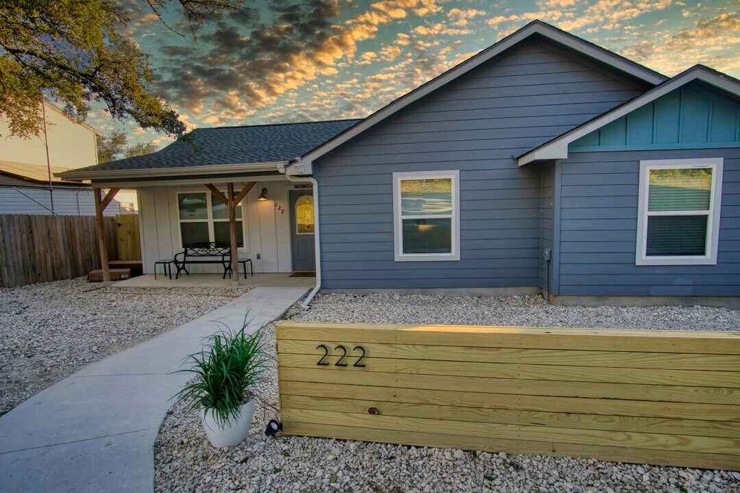 222 Lighthouse in Canyon Lake, TX - Building Photo