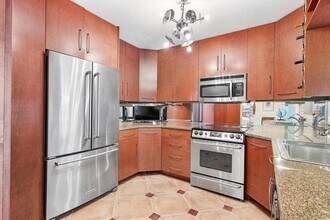 1728 NE 39th St in Oakland Park, FL - Building Photo - Building Photo