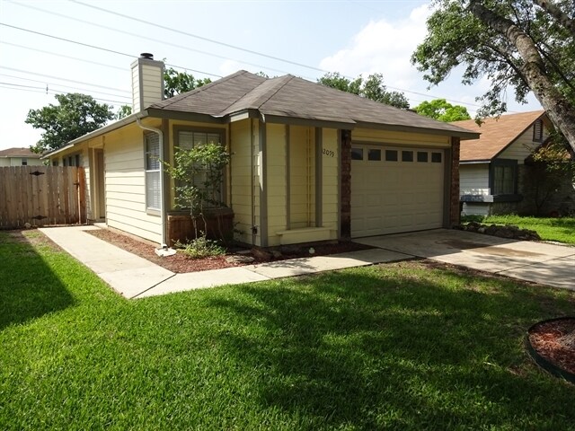 12079 Stoney Smt in San Antonio, TX - Building Photo