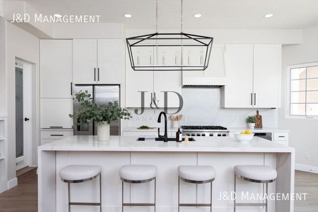 property at 105 S Ditmar St