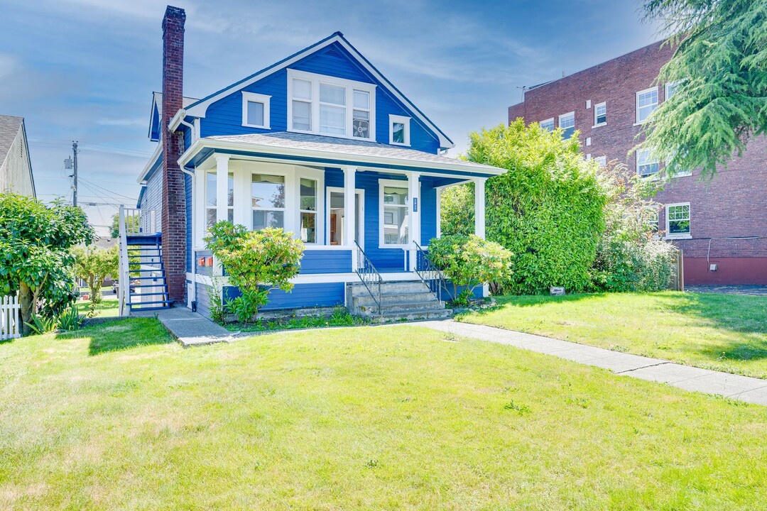 2017 Rucker Ave in Everett, WA - Building Photo