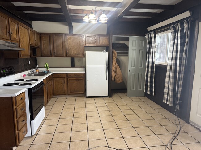 571 Martha Ave, Unit 571 B