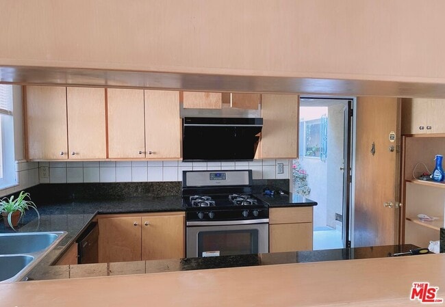 3200 S Sepulveda Blvd in Los Angeles, CA - Building Photo - Building Photo