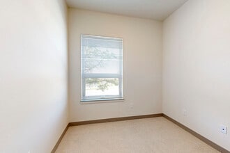 SP Crossing Apartments in Commerce City, CO - Building Photo - Interior Photo