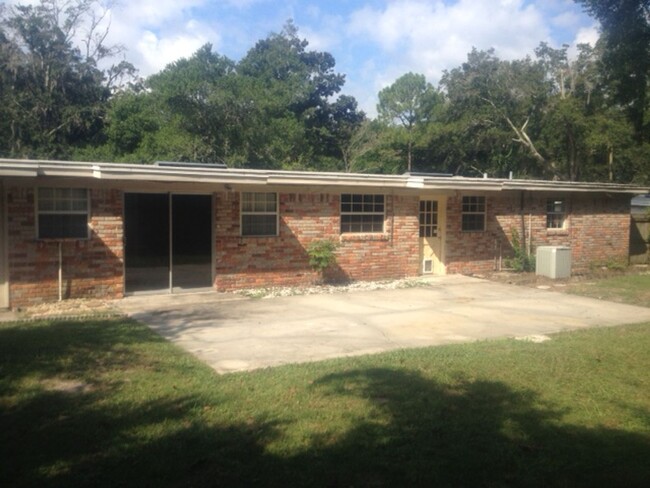 3979 Meek Dr in Jacksonville, FL - Foto de edificio - Building Photo