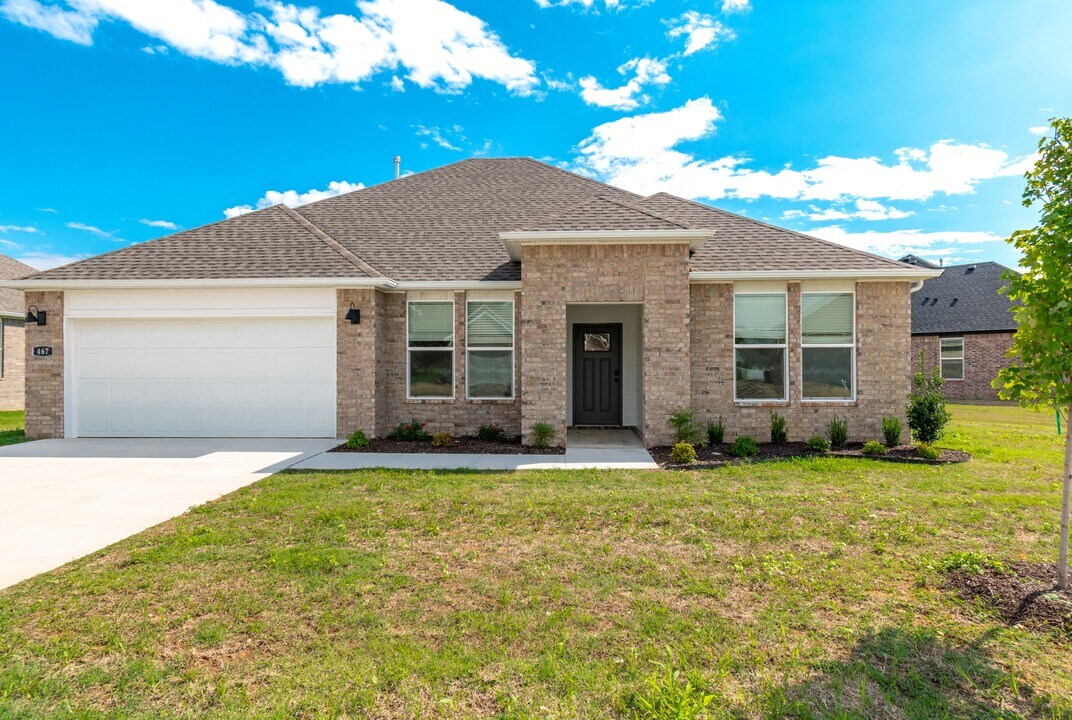 587 W Gosling Isle in Farmington, AR - Building Photo