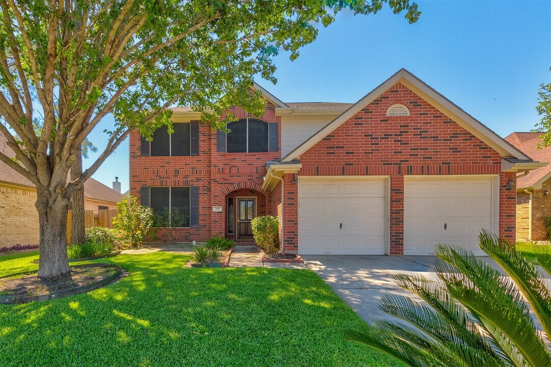2610 Ledgebrook Ln in Friendswood, TX - Building Photo