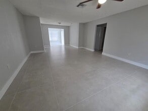 7200 Charleston St in Hollywood, FL - Building Photo - Building Photo
