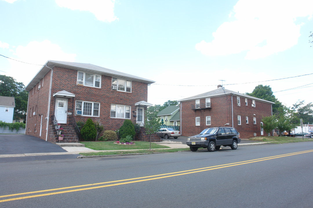 1525 E Elizabeth Ave in Linden, NJ - Building Photo