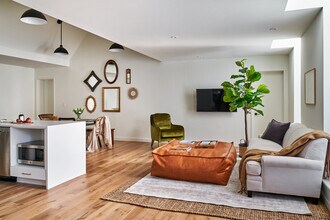 Monroe (Furnished Rooms) in Washington, DC - Foto de edificio - Building Photo