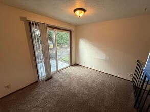 2907 Moraga Ave SE in Albany, OR - Building Photo - Building Photo