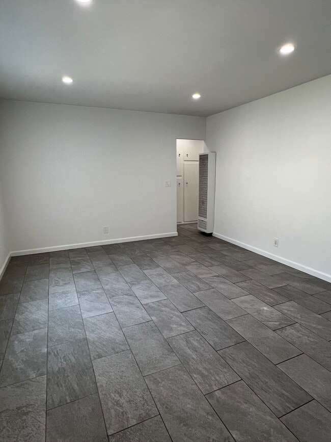 319 Mariposa Ave, Unit A in Sierra Madre, CA - Foto de edificio - Building Photo