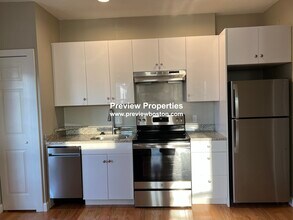 1084 Dorchester Ave, Unit 2 in Boston, MA - Foto de edificio - Building Photo