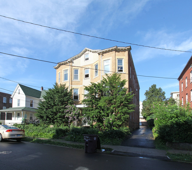 308 High St in New Britain, CT - Building Photo - Building Photo