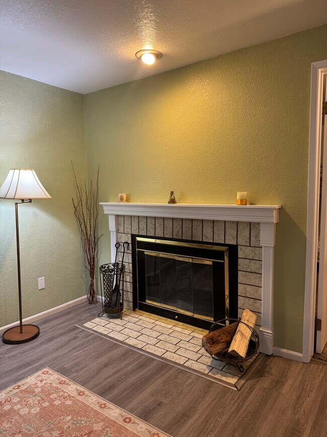 204 Mountain Park Blvd SW, Unit C 201 in Issaquah, WA - Foto de edificio - Building Photo