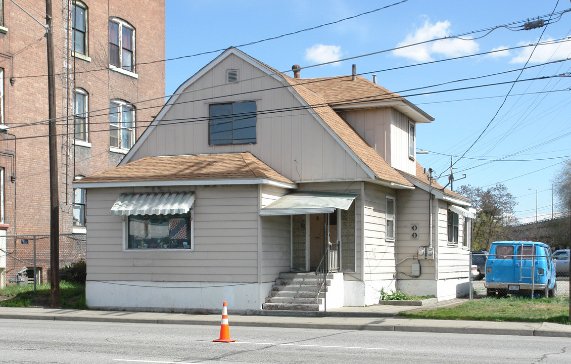 Maplehurst Apartment Duplex in Spokane, WA - Foto de edificio