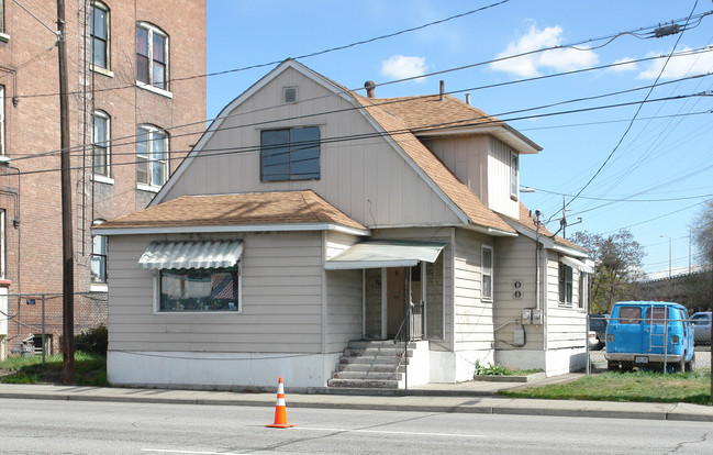 Maplehurst Apartment Duplex