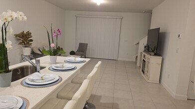 512 Rivergrass St in Port St. Lucie, FL - Building Photo - Building Photo