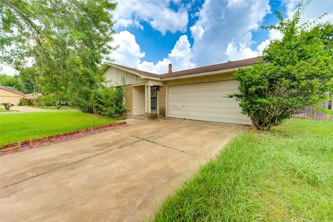 15515 Mira Monte Dr in Houston, TX - Building Photo - Building Photo