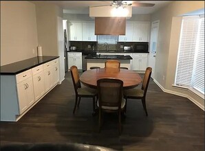 149 Cherry Tree Ln in Friendswood, TX - Building Photo - Building Photo