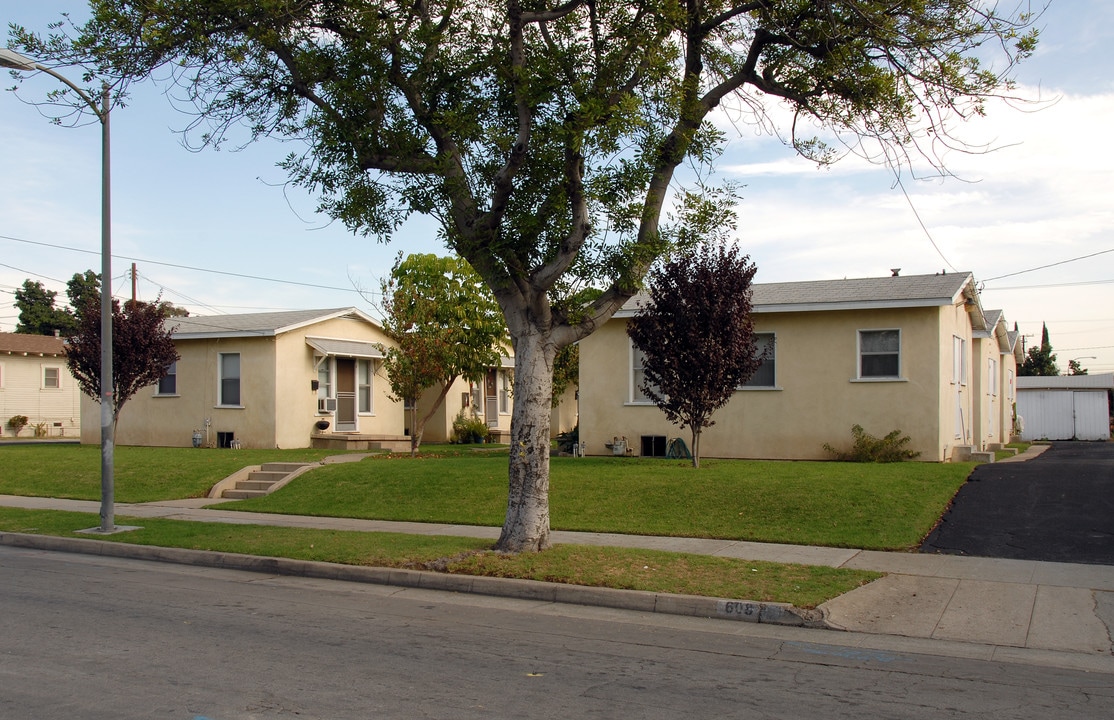 608 S Electric Ave in Alhambra, CA - Foto de edificio