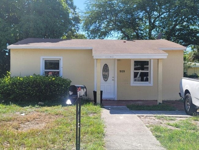 property at 909 NW 16th Terrace