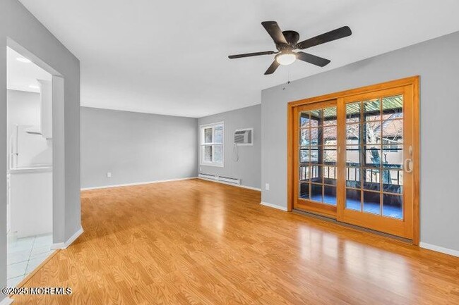 property at 25 Meadow Green Cir