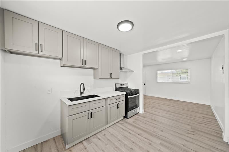 870 S Philadelphia St, Unit 870-B S Philadelphia St Anaheim, CA 92805 in Anaheim, CA - Building Photo